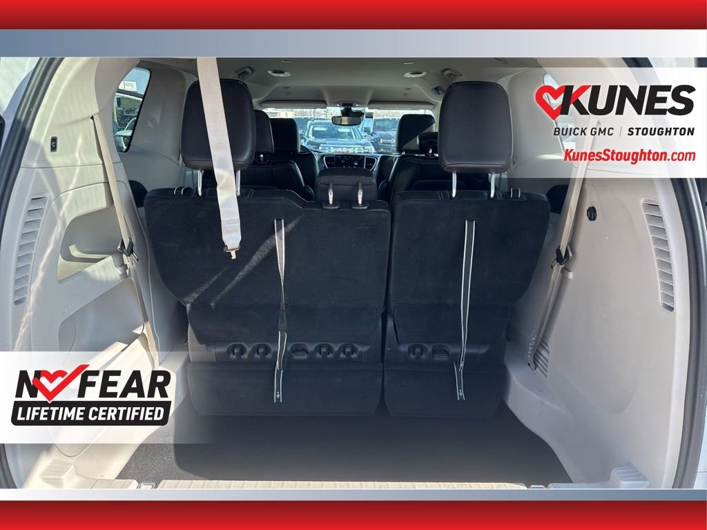 Used 2023 Chrysler Pacifica Touring-L image 43