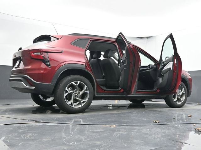 Used 2025 Chevrolet Trax LT image 74