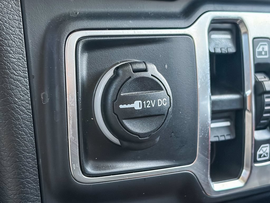 Used 2023 Jeep Wrangler Unlimited Sahara AWD/4WD image 31