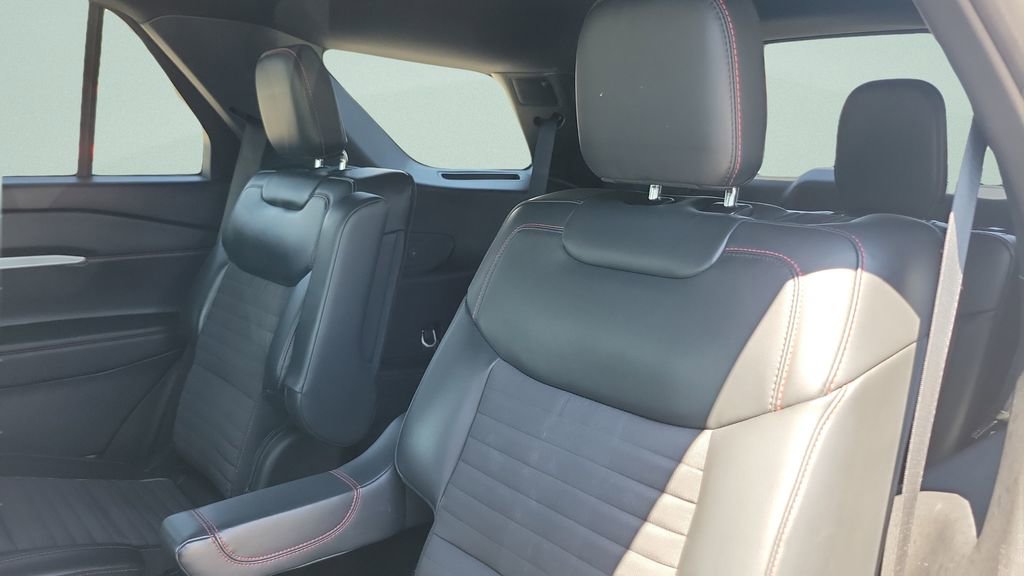 Used 2025 Ford Explorer ST-Line AWD/4WD image 13