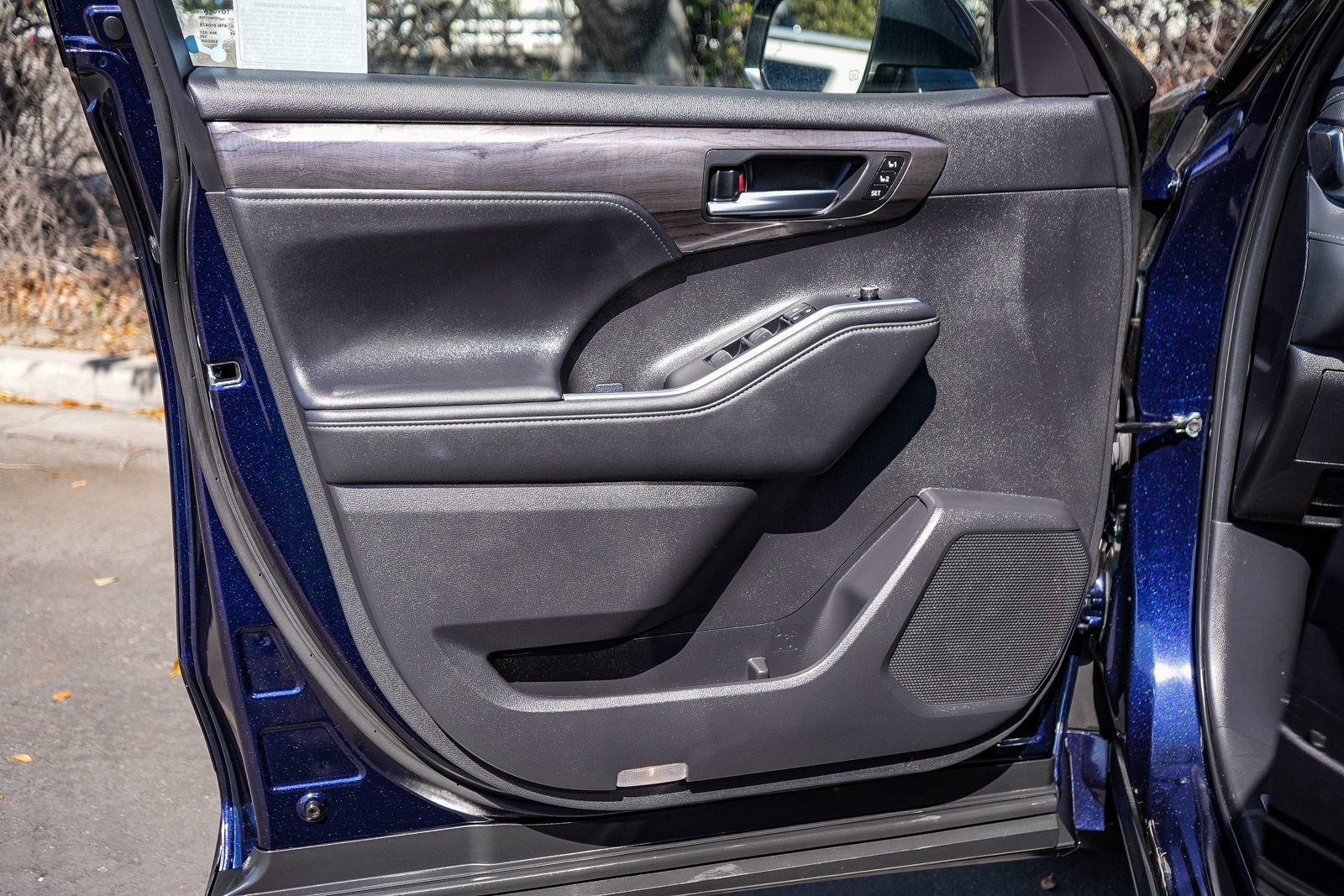 Certified 2025 Toyota Highlander Limited image 23