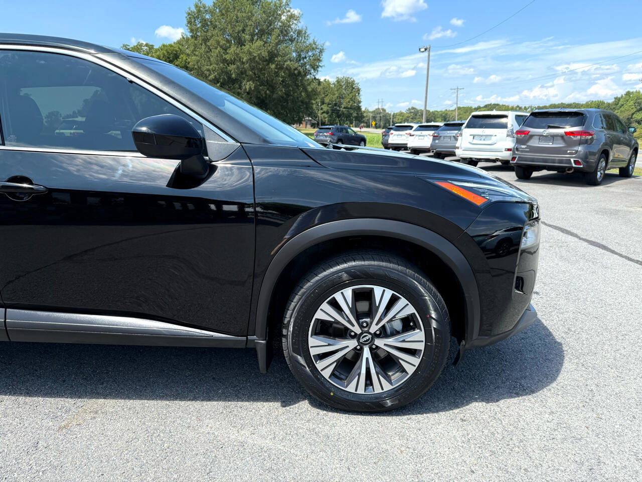 Used 2023 Nissan Rogue SV FWD image 40
