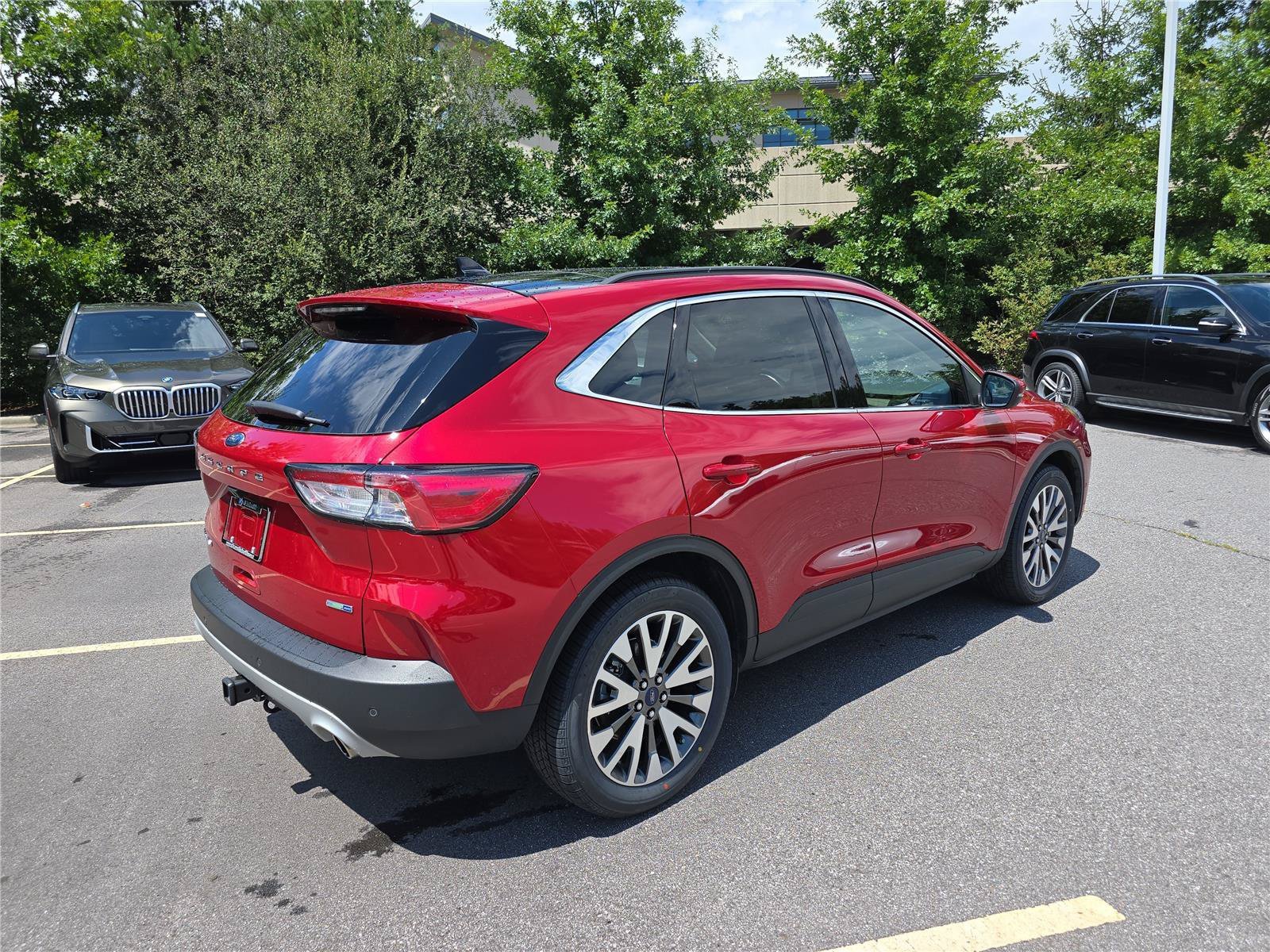 Used 2020 Ford Escape Titanium AWD/4WD image 3
