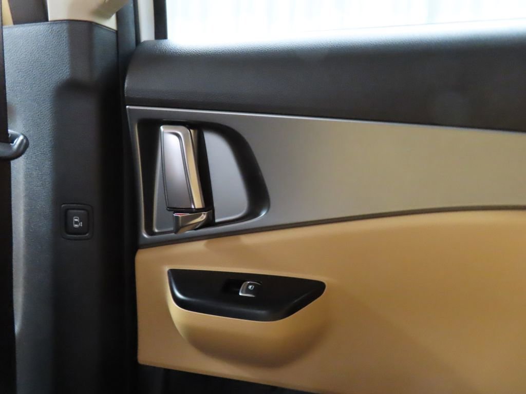 Used 2022 Kia Carnival LX FWD image 48