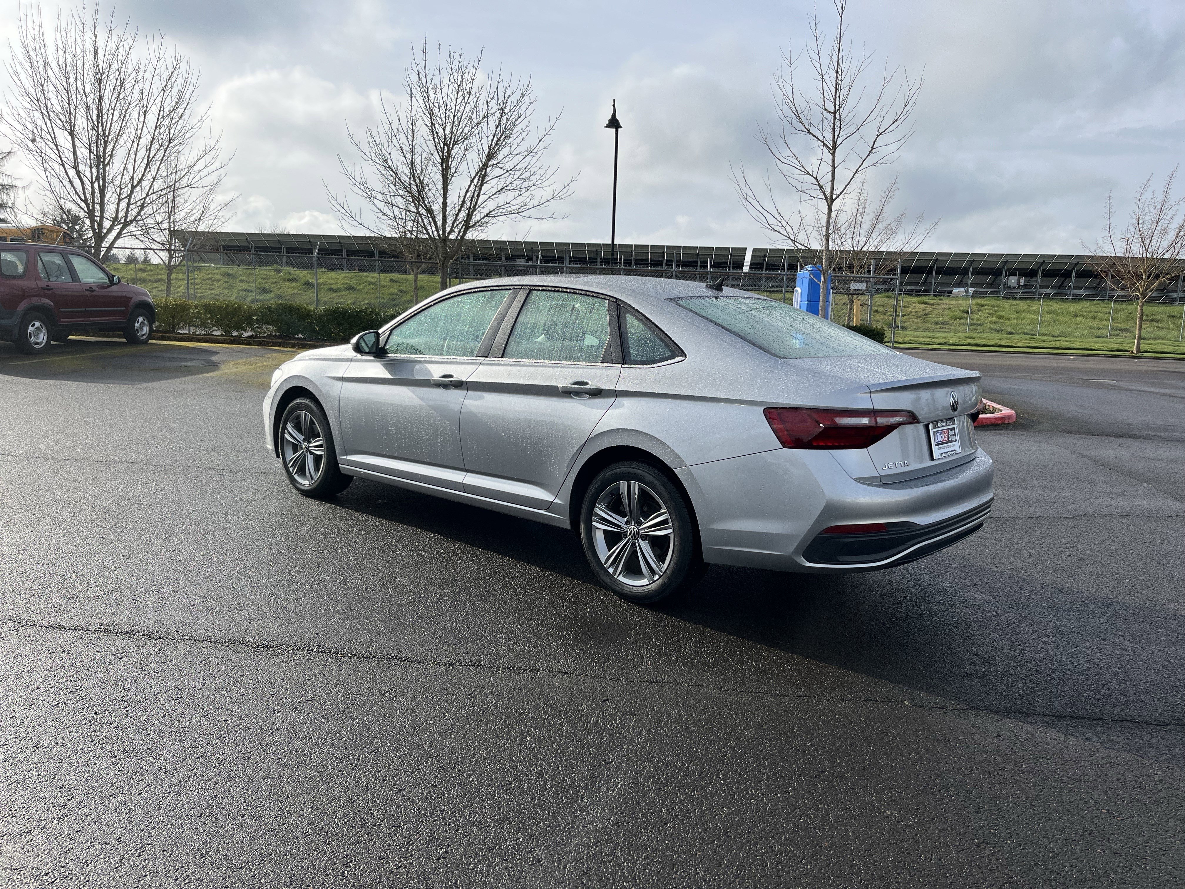 Used 2024 Volkswagen Jetta SE image 3