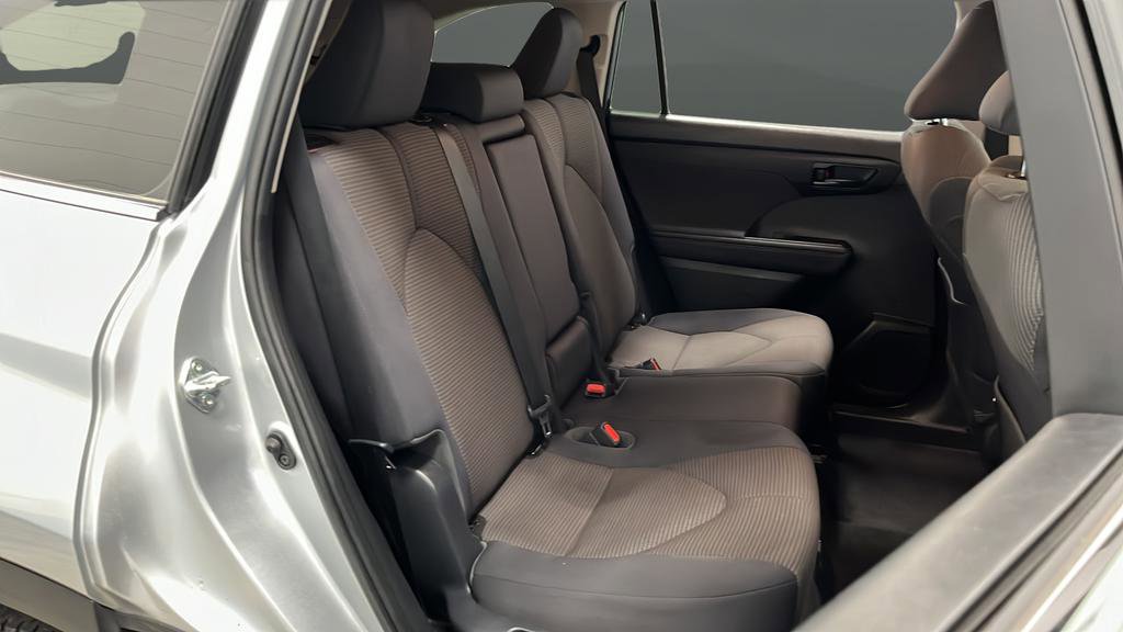 Used 2023 Toyota Highlander LE FWD image 25