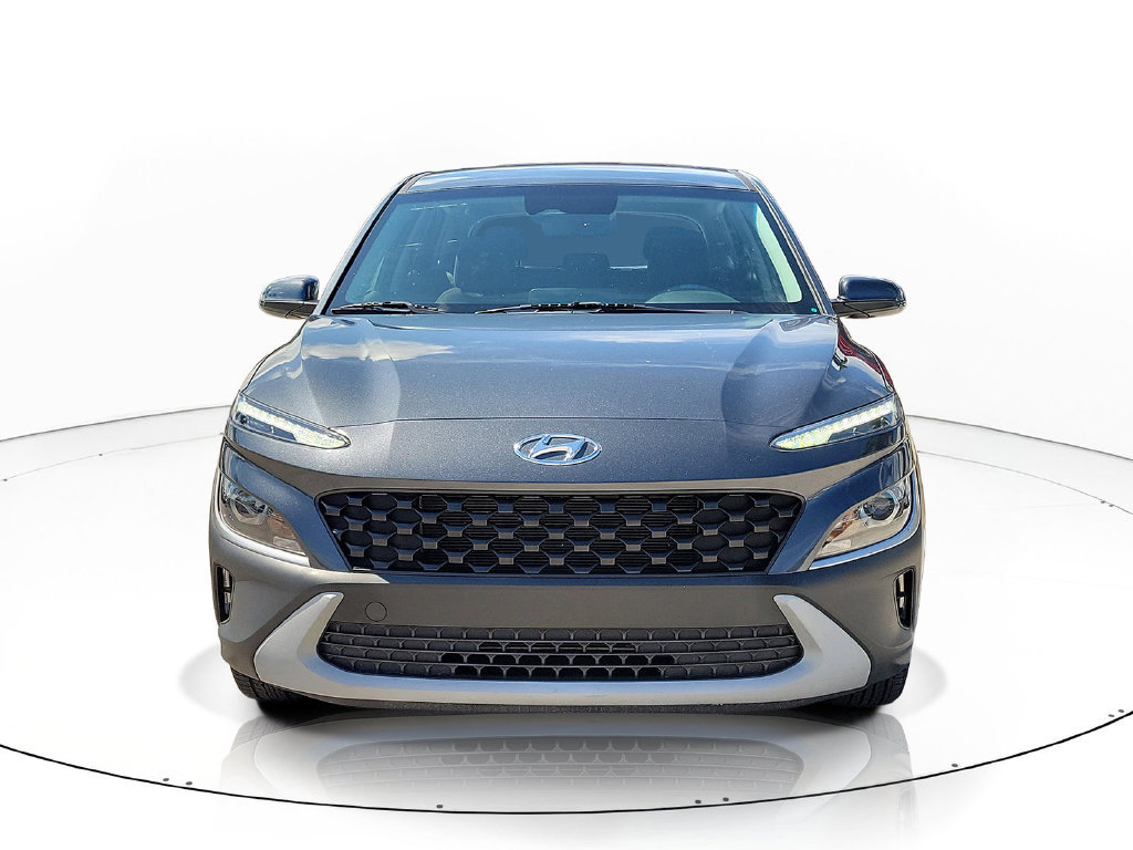 Used 2022 Hyundai Kona SE w/ Cargo Package FWD image 2