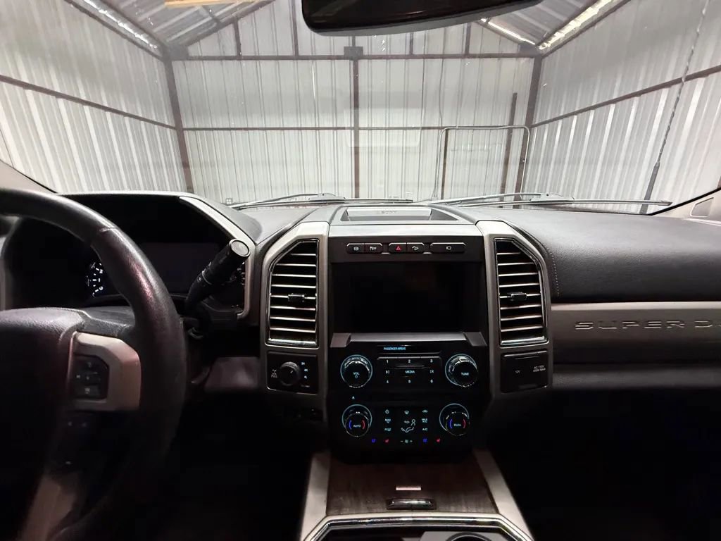 Used 2017 Ford F250 Lariat w/ Chrome Package image 17