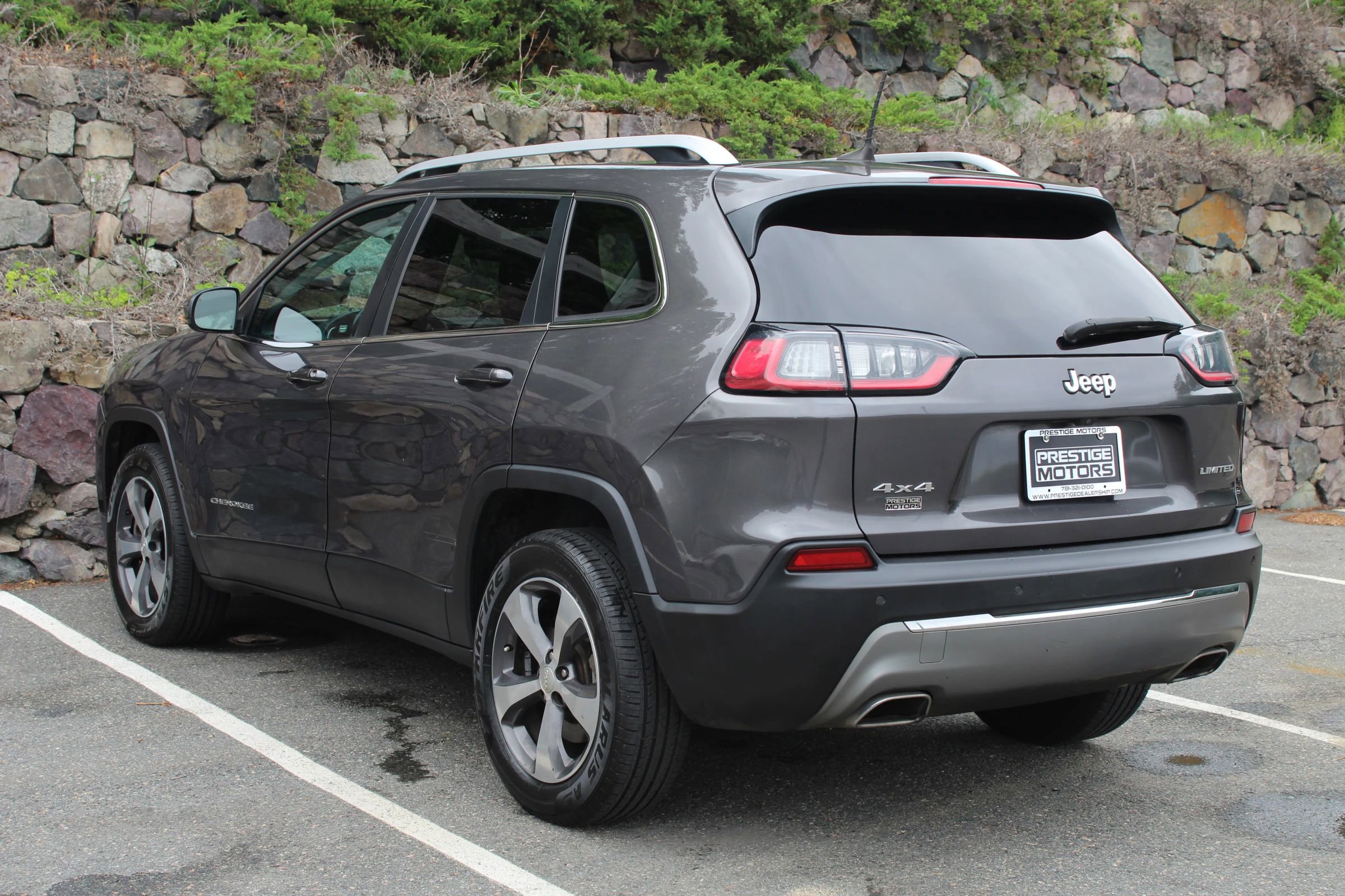Used 2019 Jeep Cherokee Limited image 7