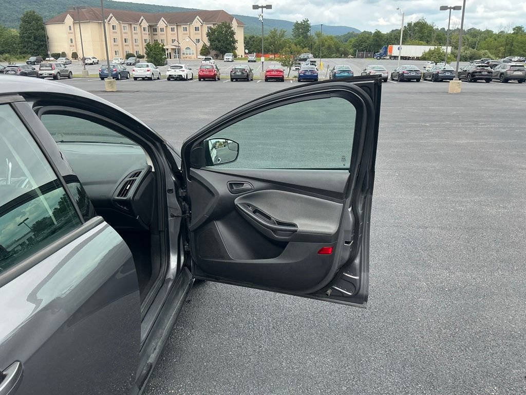 Used 2012 Ford Focus SE w/ Interior Protection Pkg FWD image 25