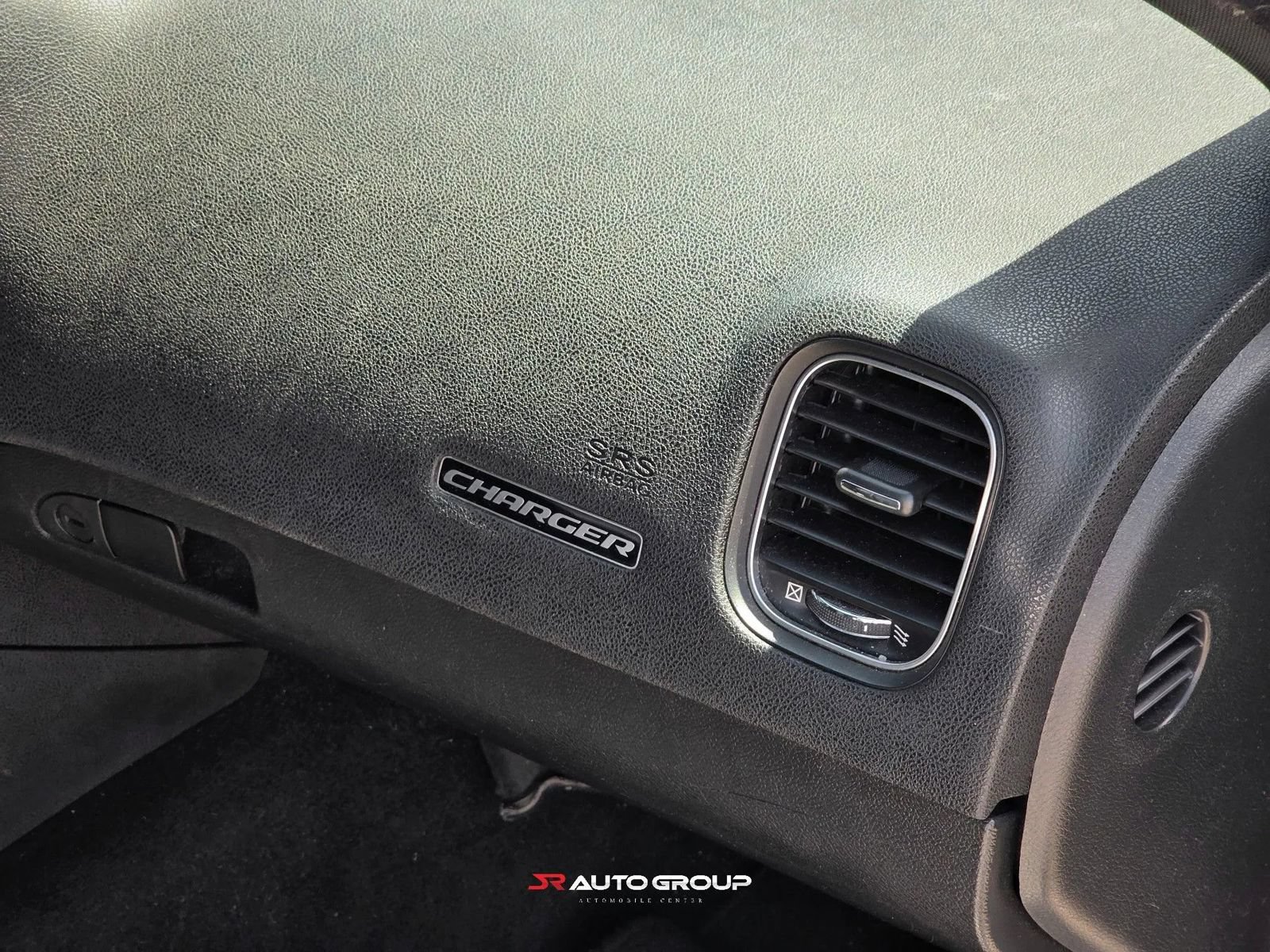 Used 2019 Dodge Charger SXT w/ Leather Interior Group RWD image 16