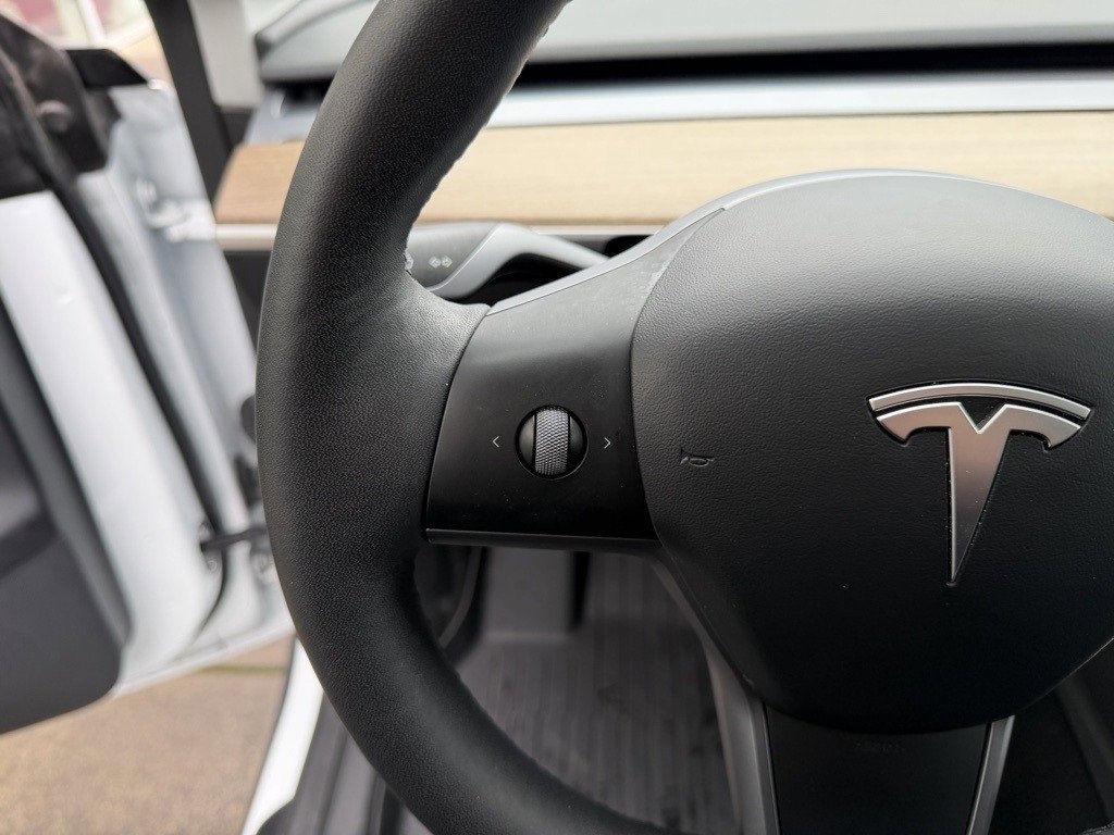 Used 2022 Tesla Model Y Performance image 18