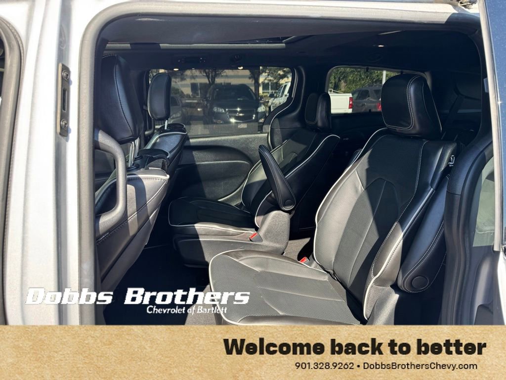 Used 2022 Chrysler Pacifica Limited w/ Uconnect Theater Family Group FWD image 29