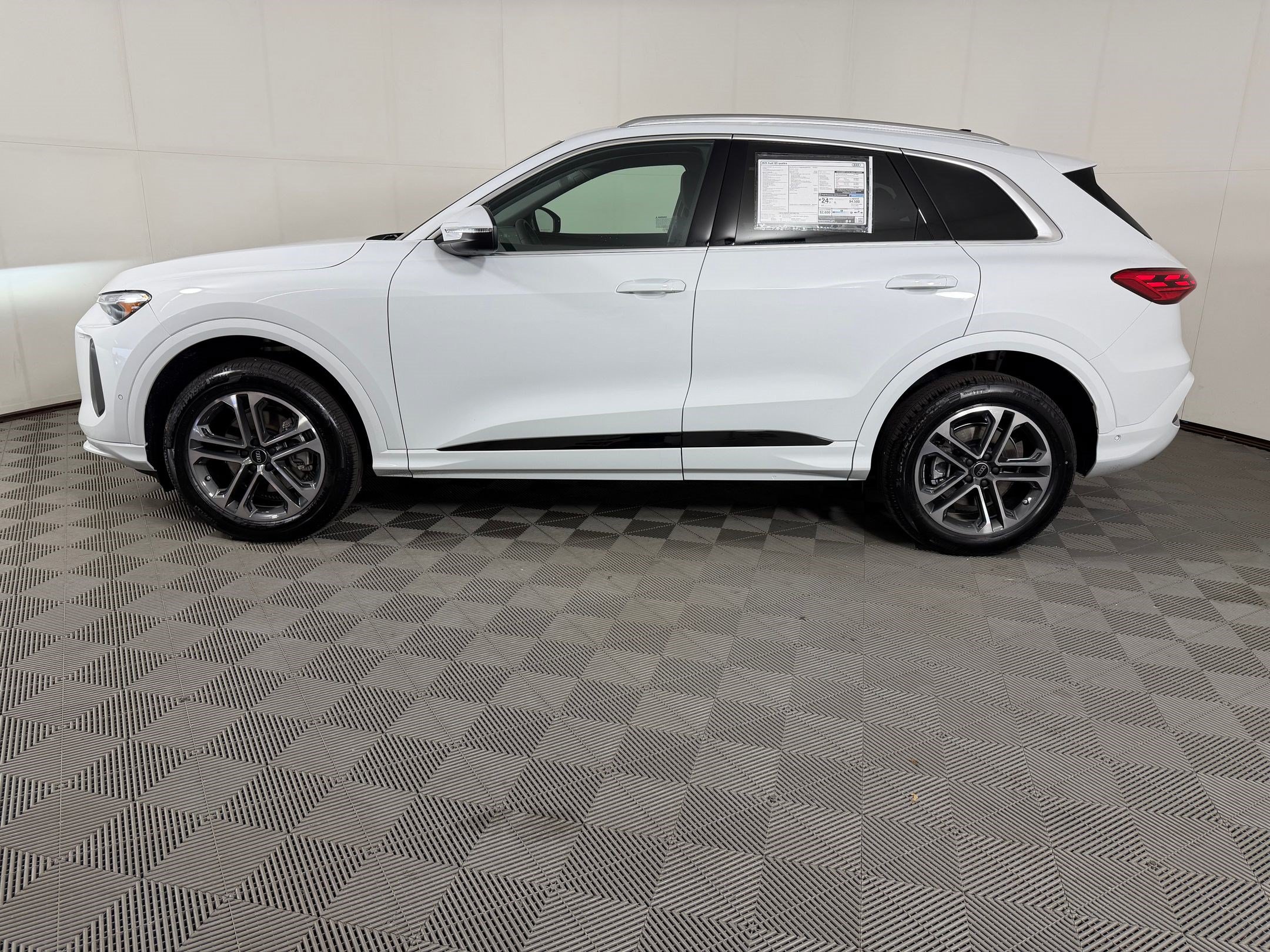 New 2026 Audi Q5 Premium Plus AWD/4WD image 2