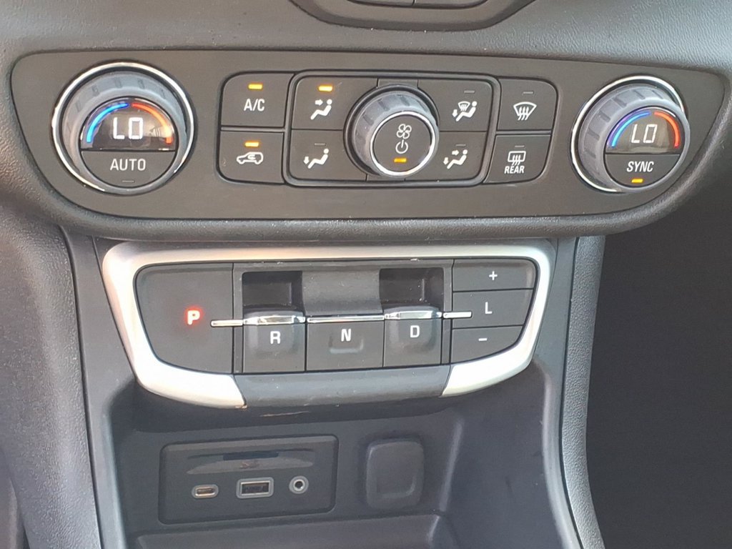 Used 2024 GMC Terrain SLT w/ Elevation Edition FWD image 18