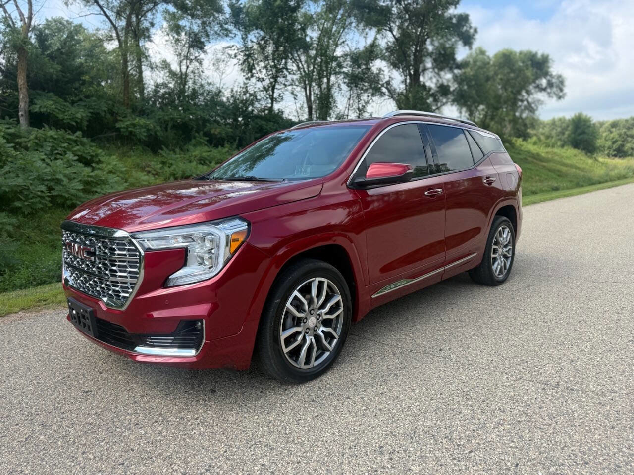 Used 2023 GMC Terrain Denali w/ Denali Premium Package image 2
