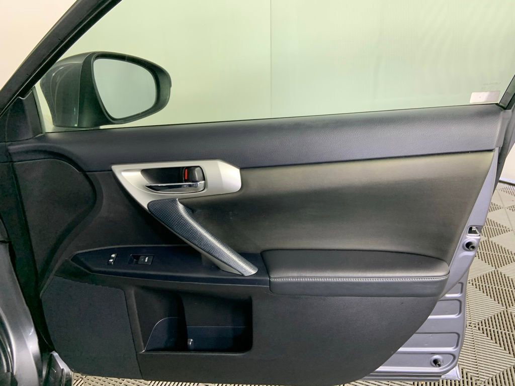 Used 2013 Lexus CT 200h w/ Premium Pkg w/Navigation FWD image 14