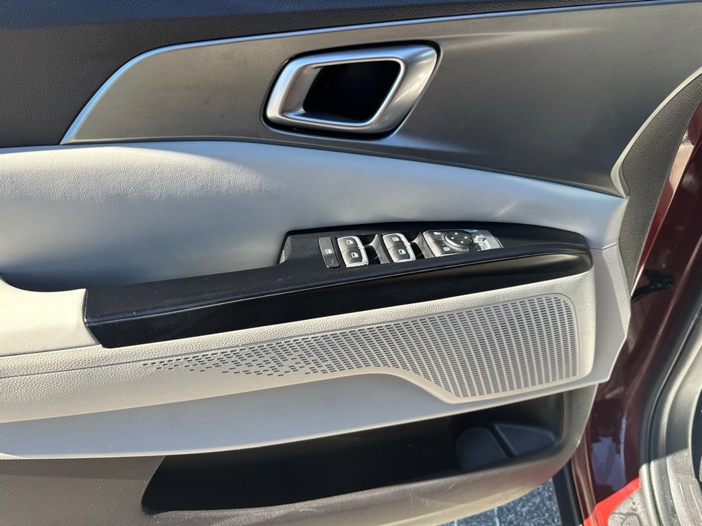 Used 2022 Kia Carnival LX image 21