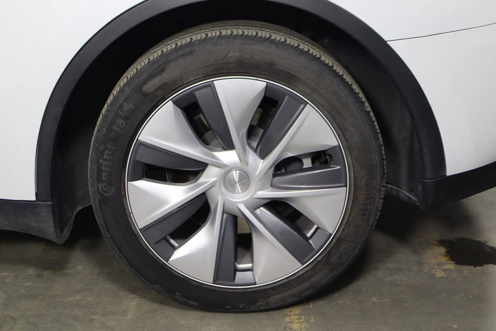 Used 2023 Tesla Model Y Long Range AWD/4WD image 39