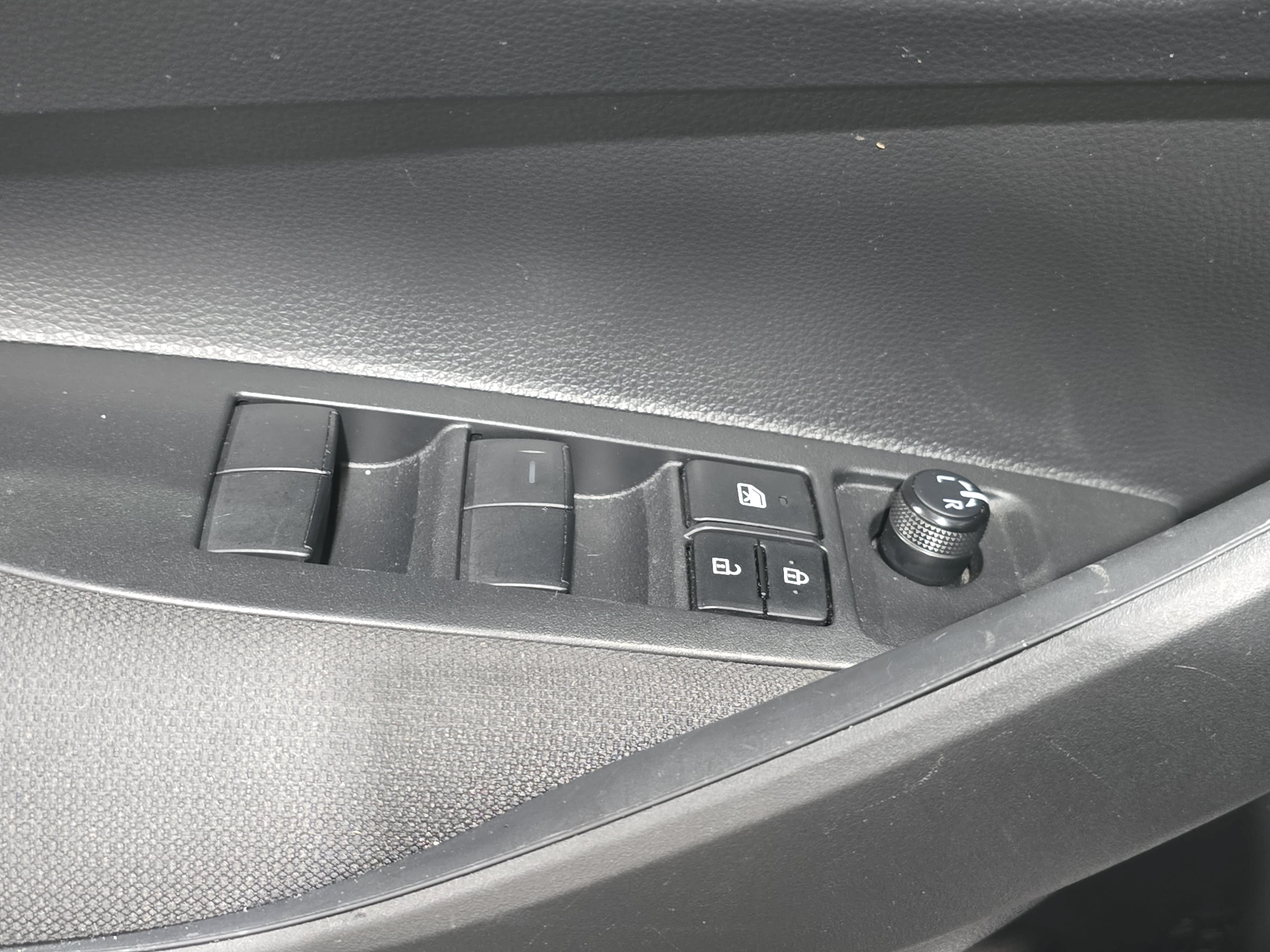 Used 2025 Toyota Corolla LE w/ LE Premium Package FWD image 28