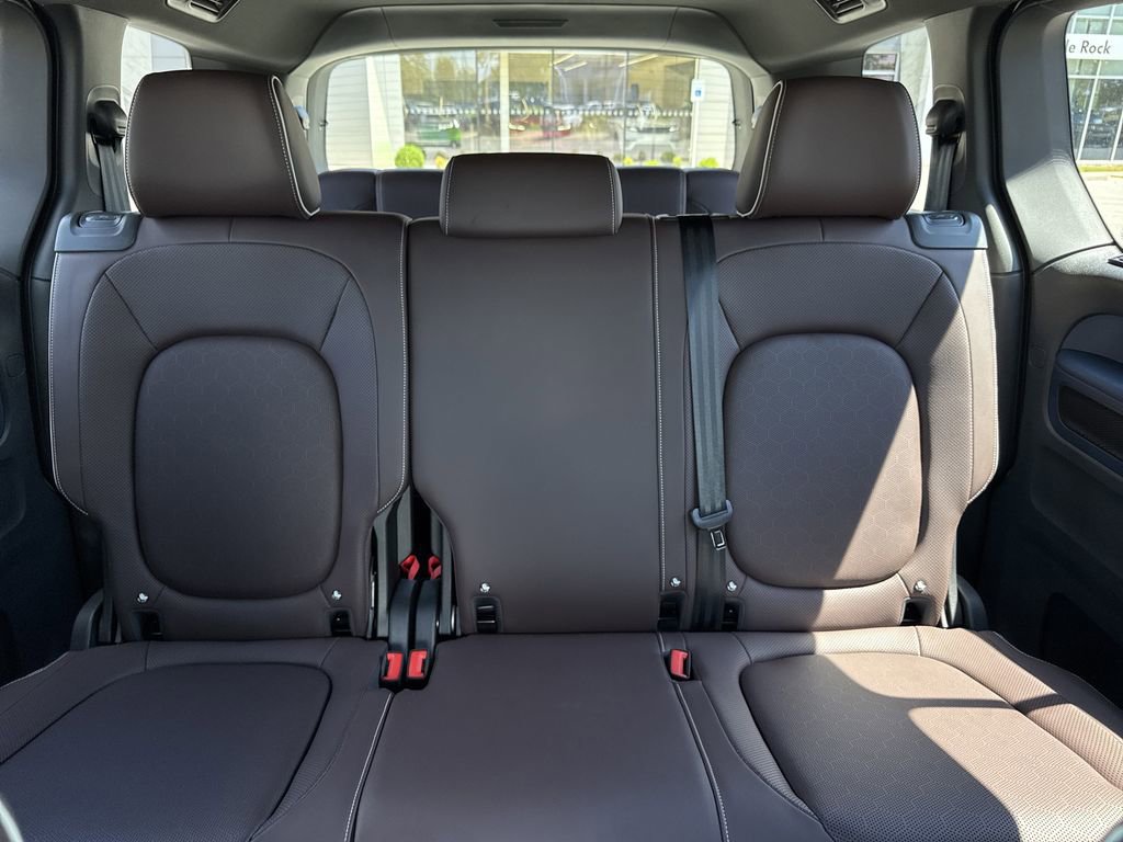 New 2025 Volkswagen ID. Buzz Pro S image 32