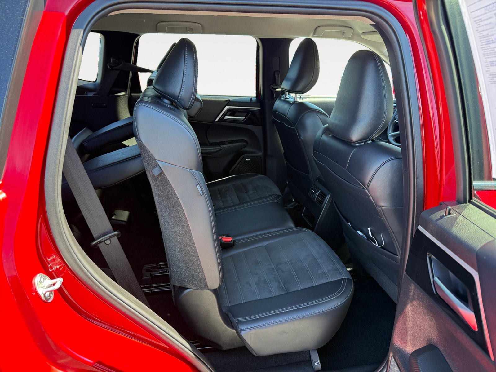 Used 2025 Mitsubishi Outlander SE FWD image 18