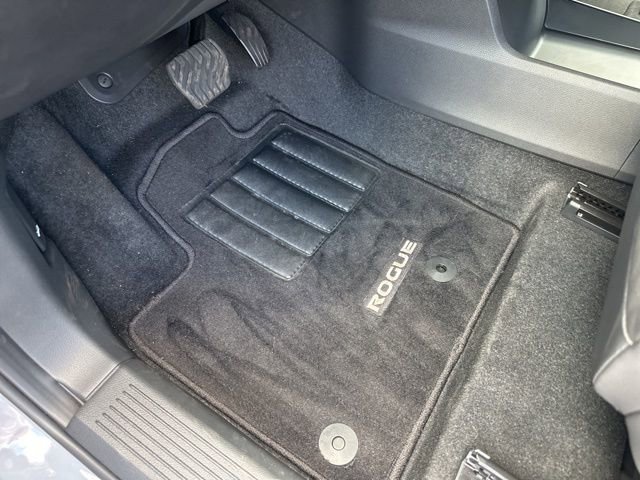 Used 2025 Nissan Rogue SL w/ SL Premium Package image 13