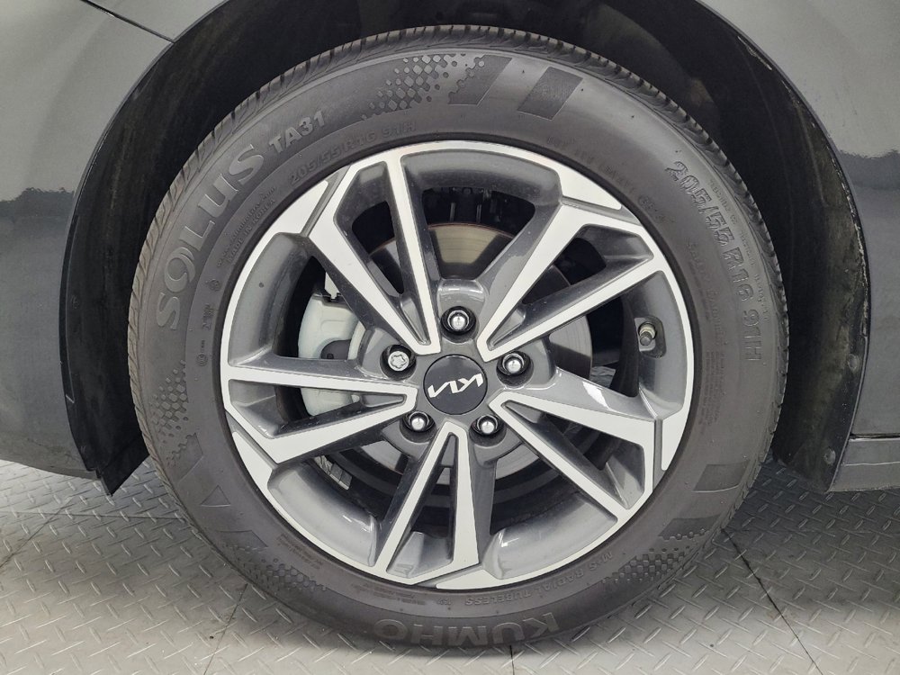 Used 2023 Kia Forte LXS image 31