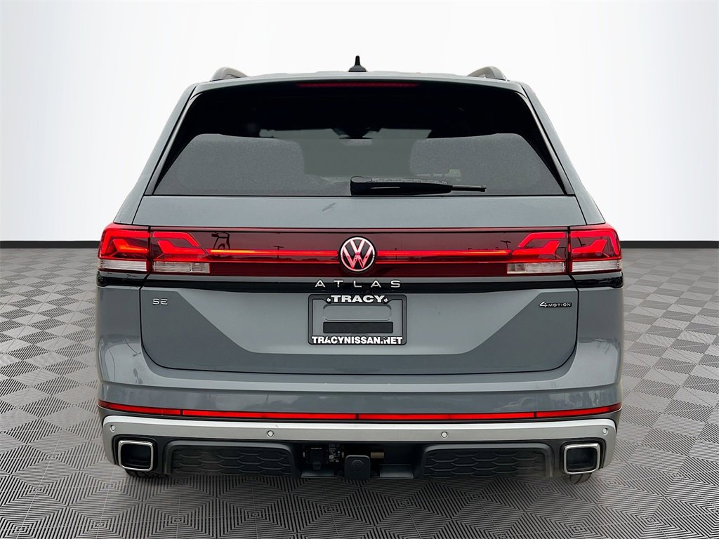 Used 2024 Volkswagen Atlas Peak Edition SE image 6