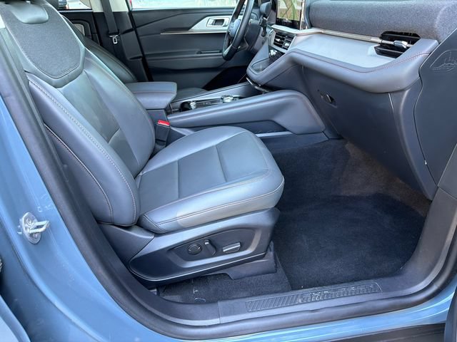Used 2025 Ford Explorer Active w/ Active Comfort Package RWD image 13