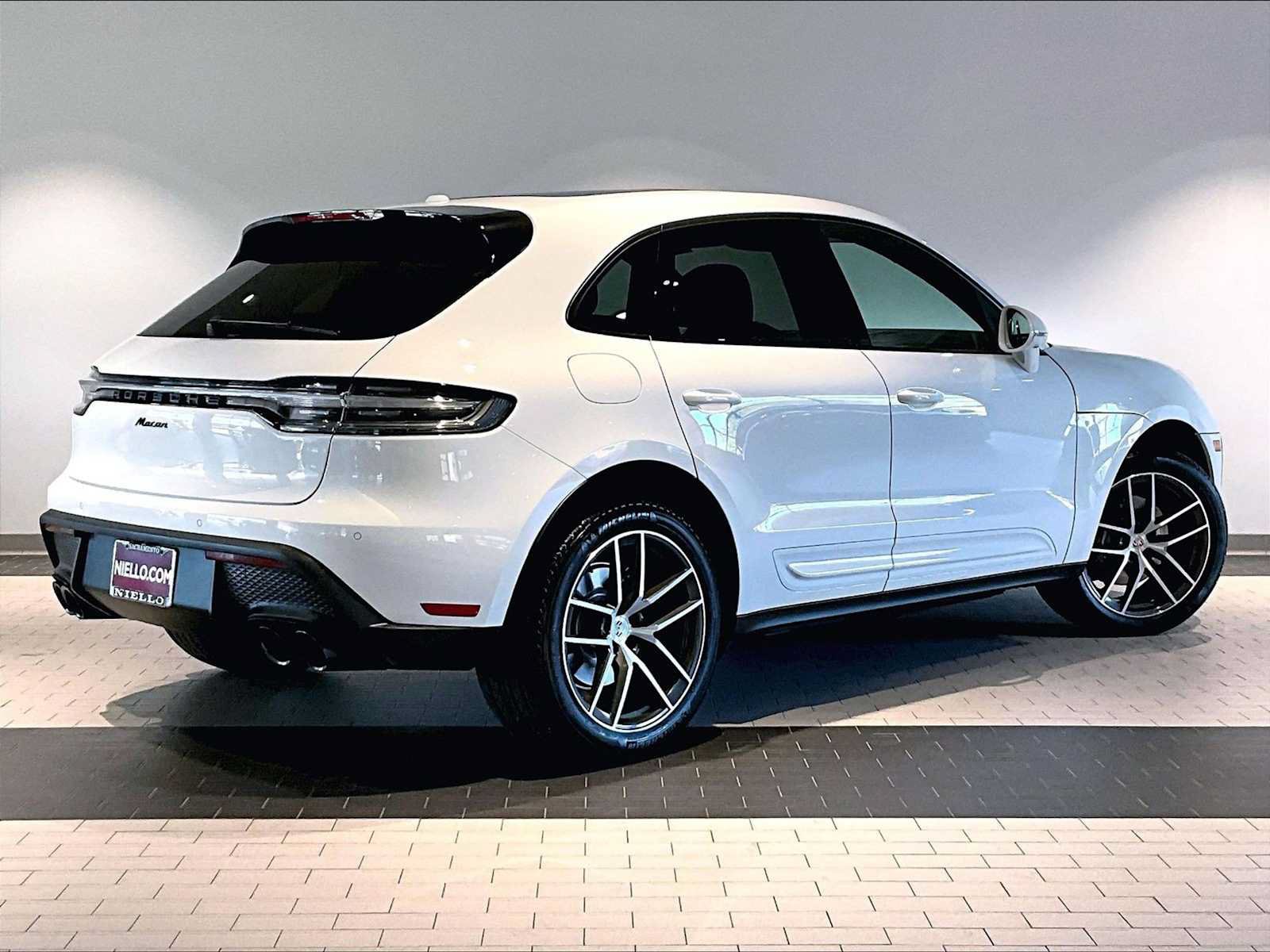 Used 2026 Porsche Macan AWD/4WD image 10