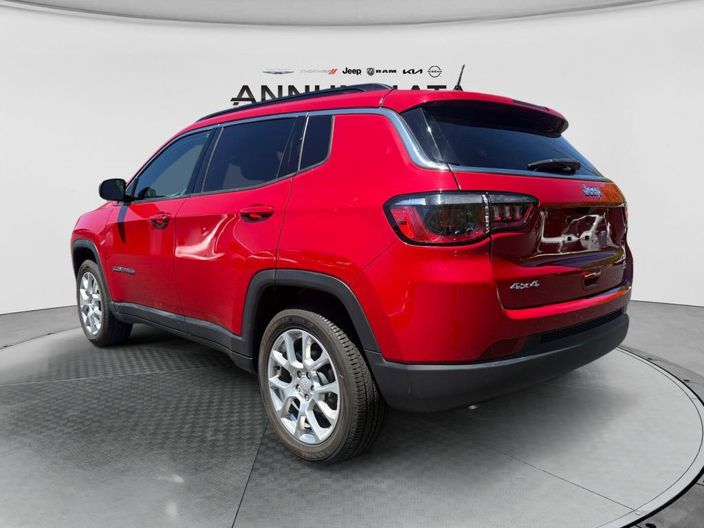 Used 2023 Jeep Compass Latitude AWD/4WD image 3