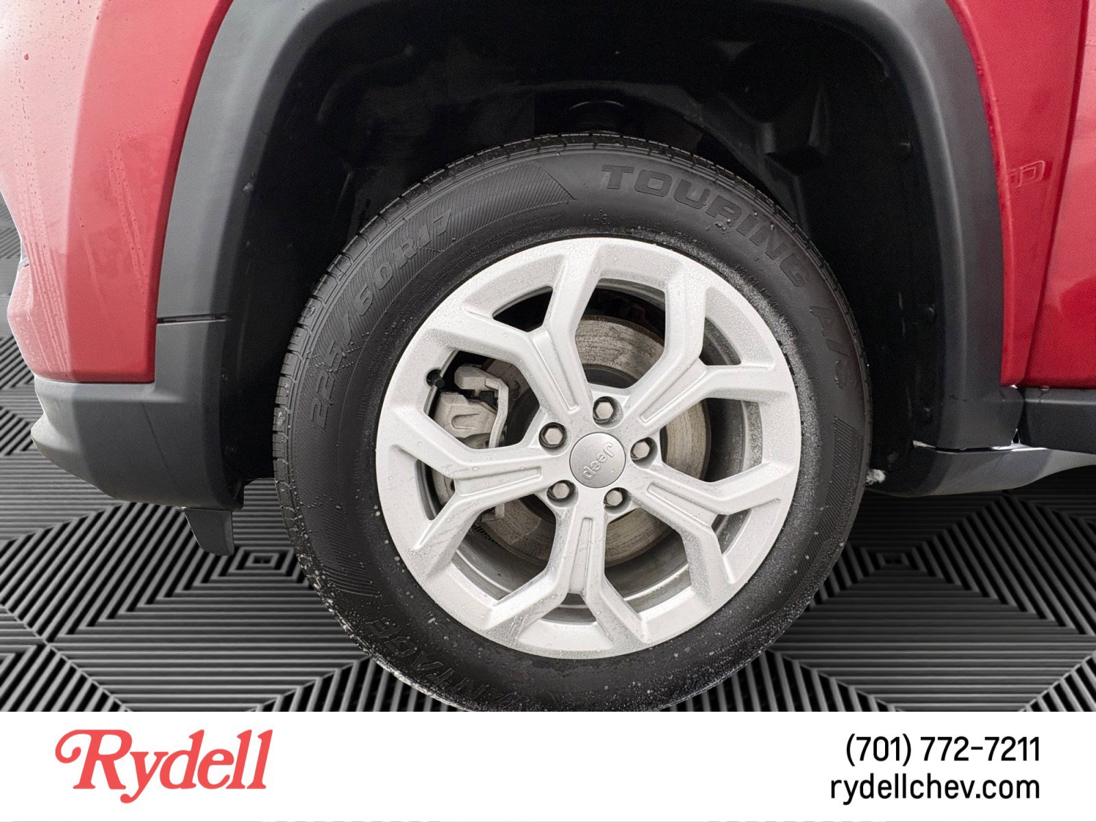 Used 2024 Jeep Compass Latitude image 9