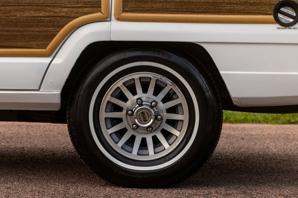 Used 1989 Jeep Grand Wagoneer AWD/4WD image 56