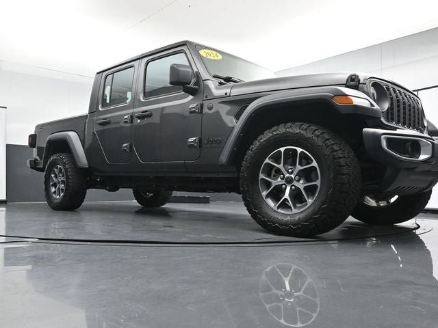 Used 2024 Jeep Gladiator Sport AWD/4WD image 28