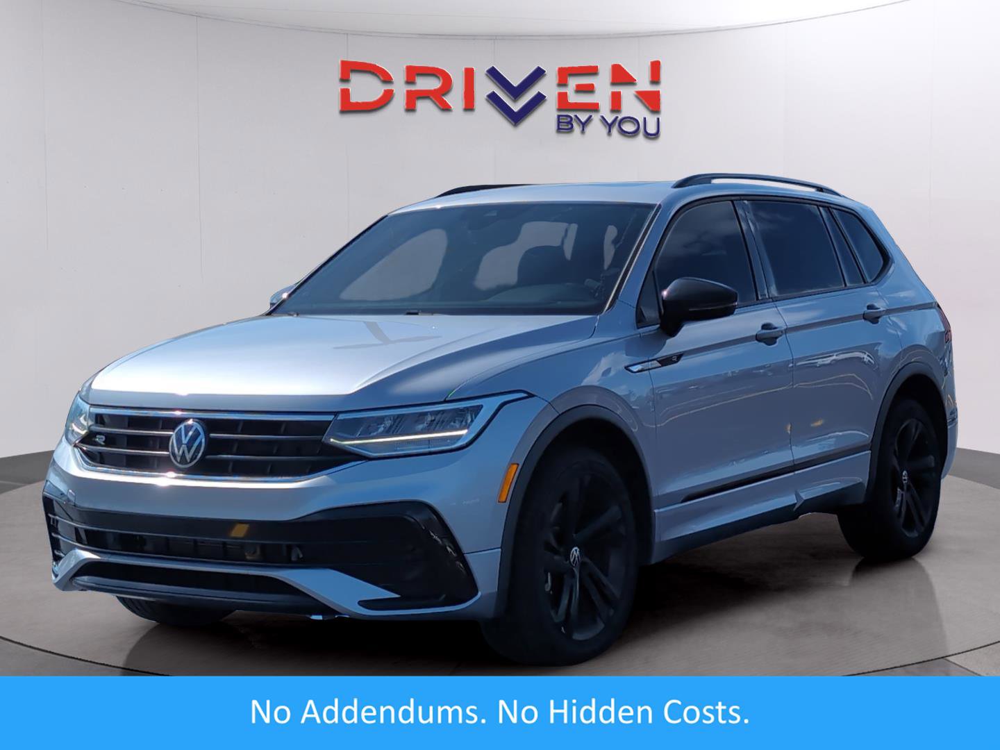 Used 2023 Volkswagen Tiguan SE R-Line image 1