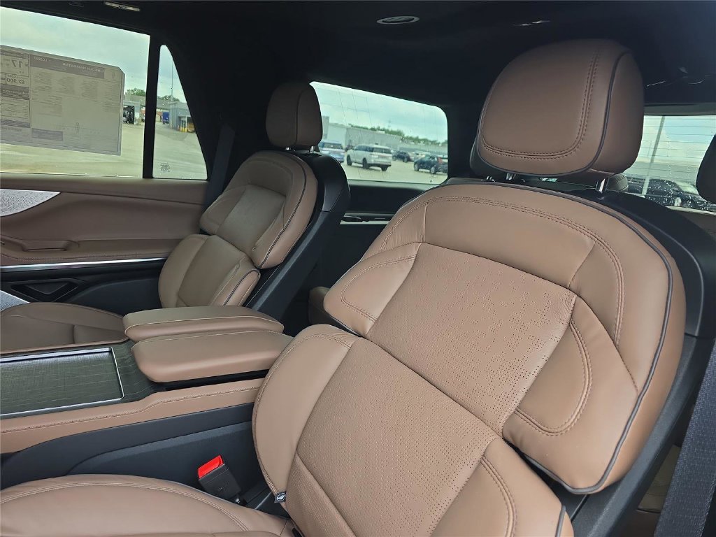 New 2026 Lincoln Navigator Black Label AWD/4WD image 17