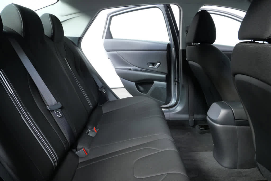 Certified 2023 Hyundai Elantra SEL w/ Convenience Package image 18