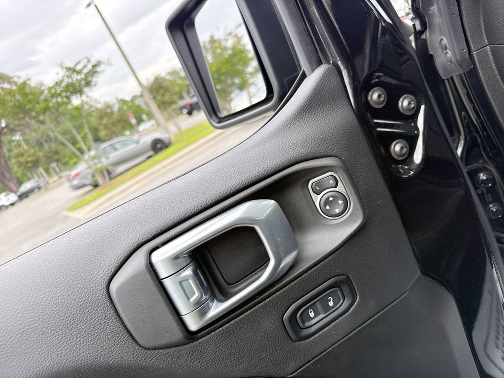 Used 2022 Jeep Gladiator Overland w/ Popular Equipment Package AWD/4WD image 13