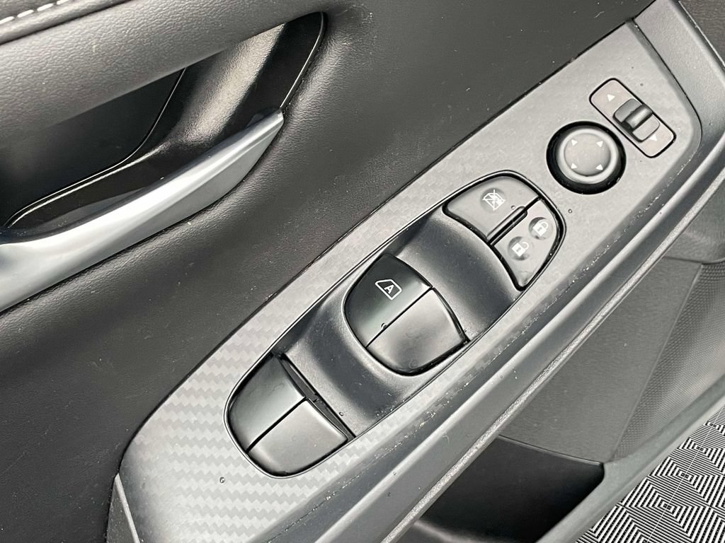 Used 2023 Nissan Sentra SV FWD image 18