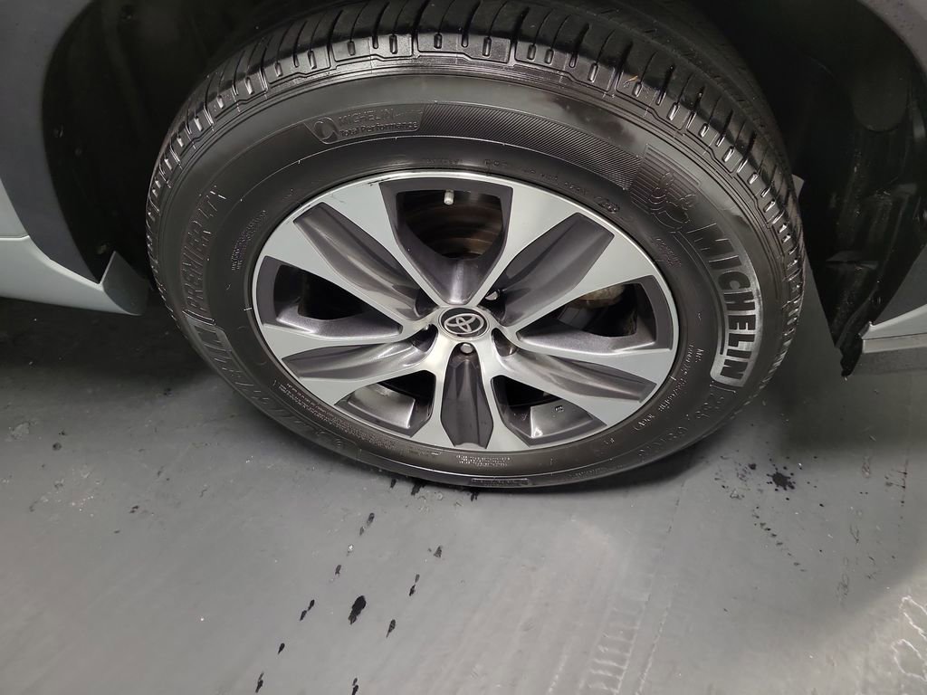 Used 2022 Toyota Highlander XLE FWD image 10