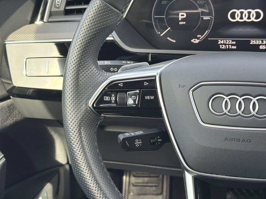 Used 2022 Audi e-tron S Prestige w/ Prestige Package image 9
