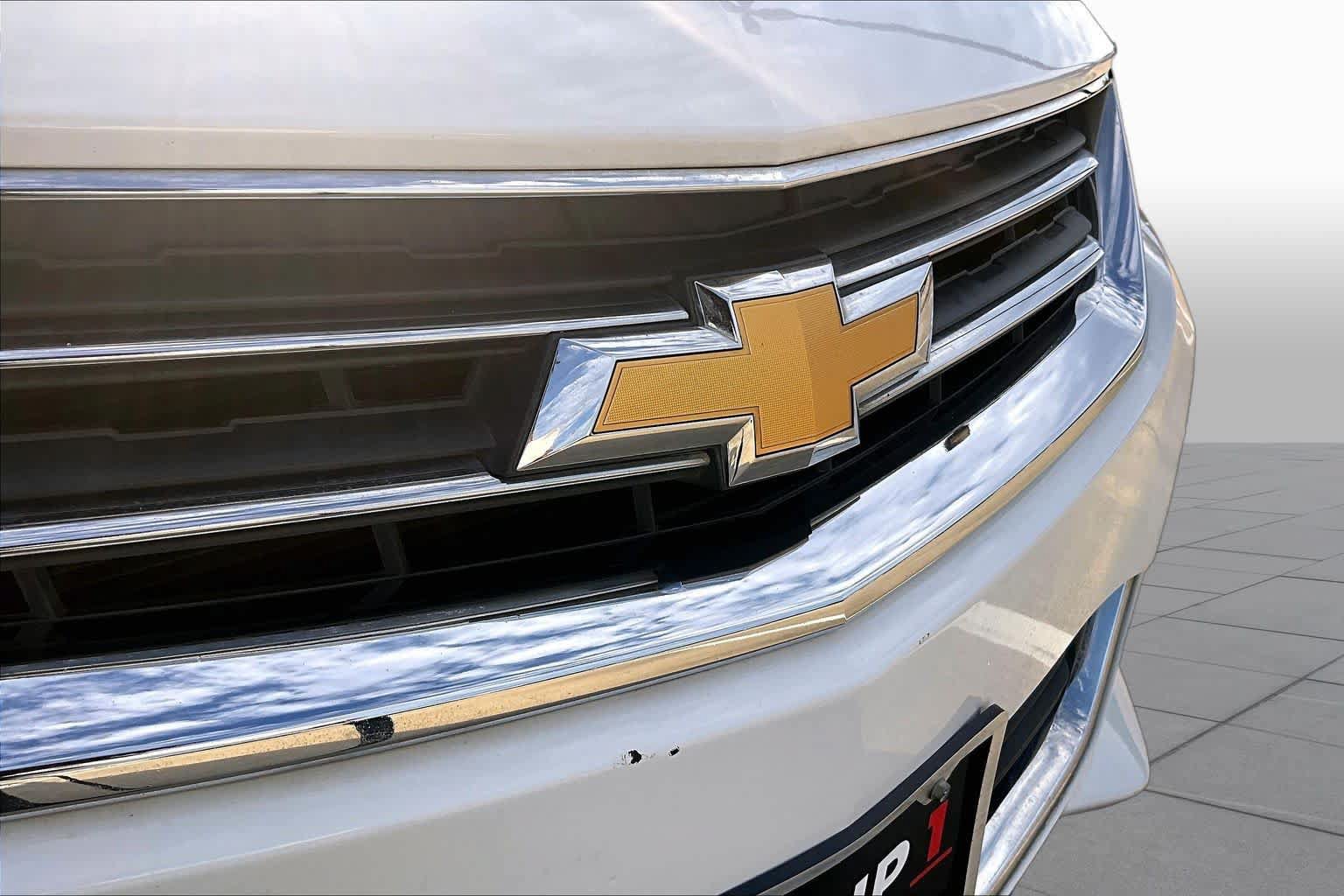 Used 2017 Chevrolet Impala LT w/ Leather Package FWD image 28