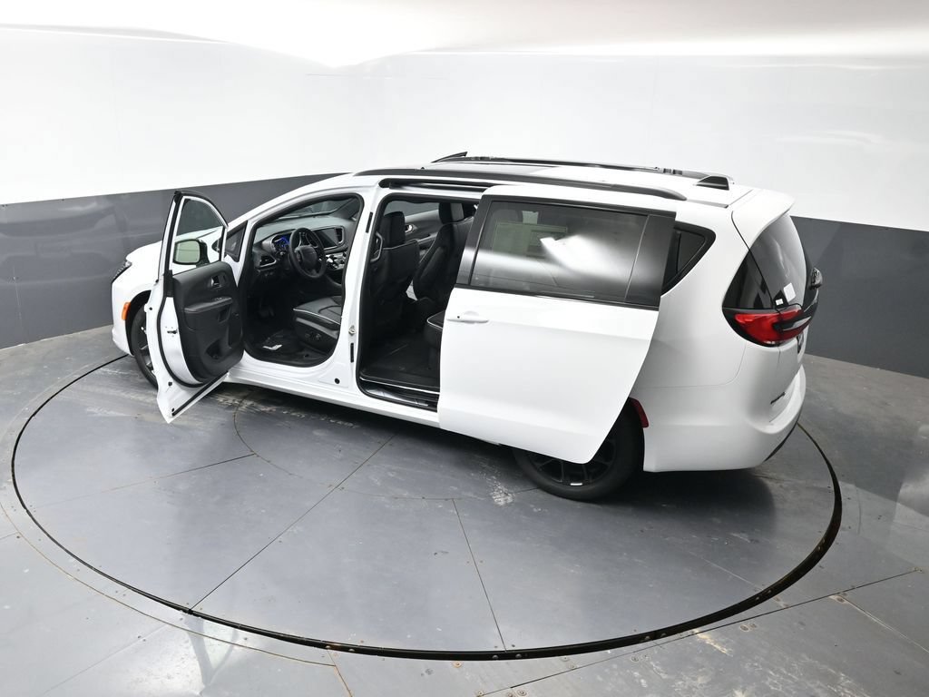 New 2027 Chrysler Pacifica Limited FWD image 51