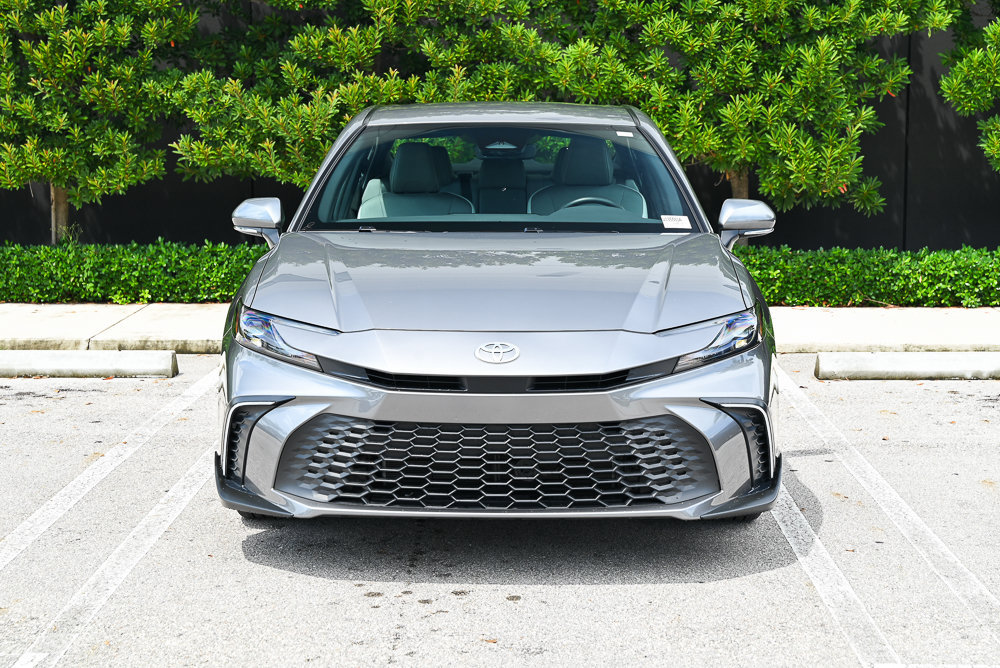 Used 2025 Toyota Camry SE w/ Multimedia Upgrade Package FWD image 2