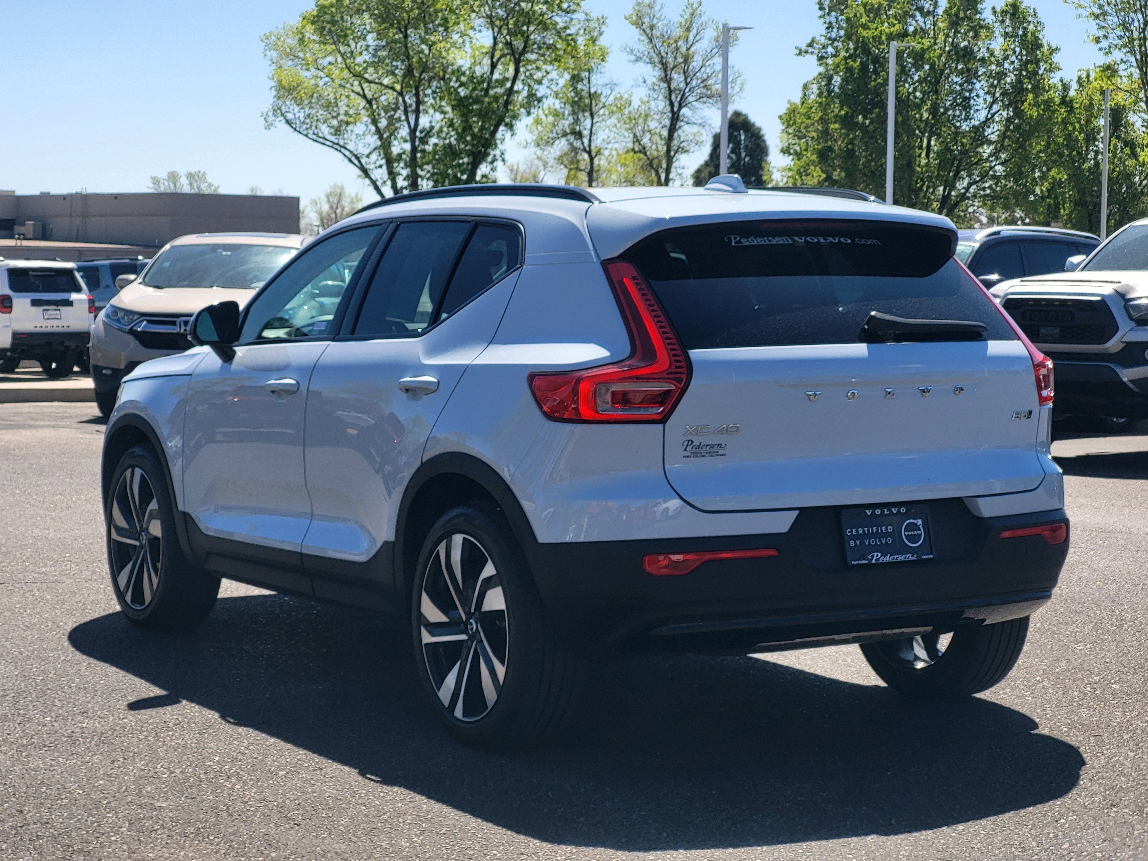 Certified 2024 Volvo XC40 B5 Plus w/ Climate Package AWD/4WD image 3