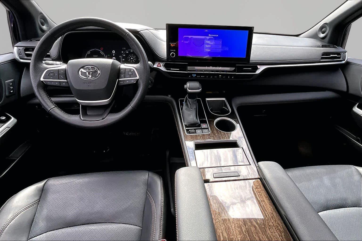 Certified 2025 Toyota Sienna Limited FWD image 16