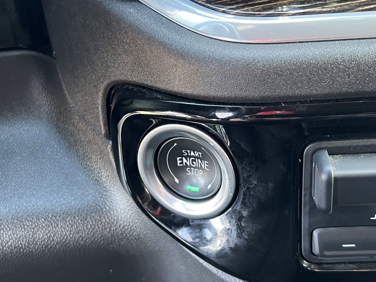 Used 2025 GMC Sierra 1500 Elevation image 23