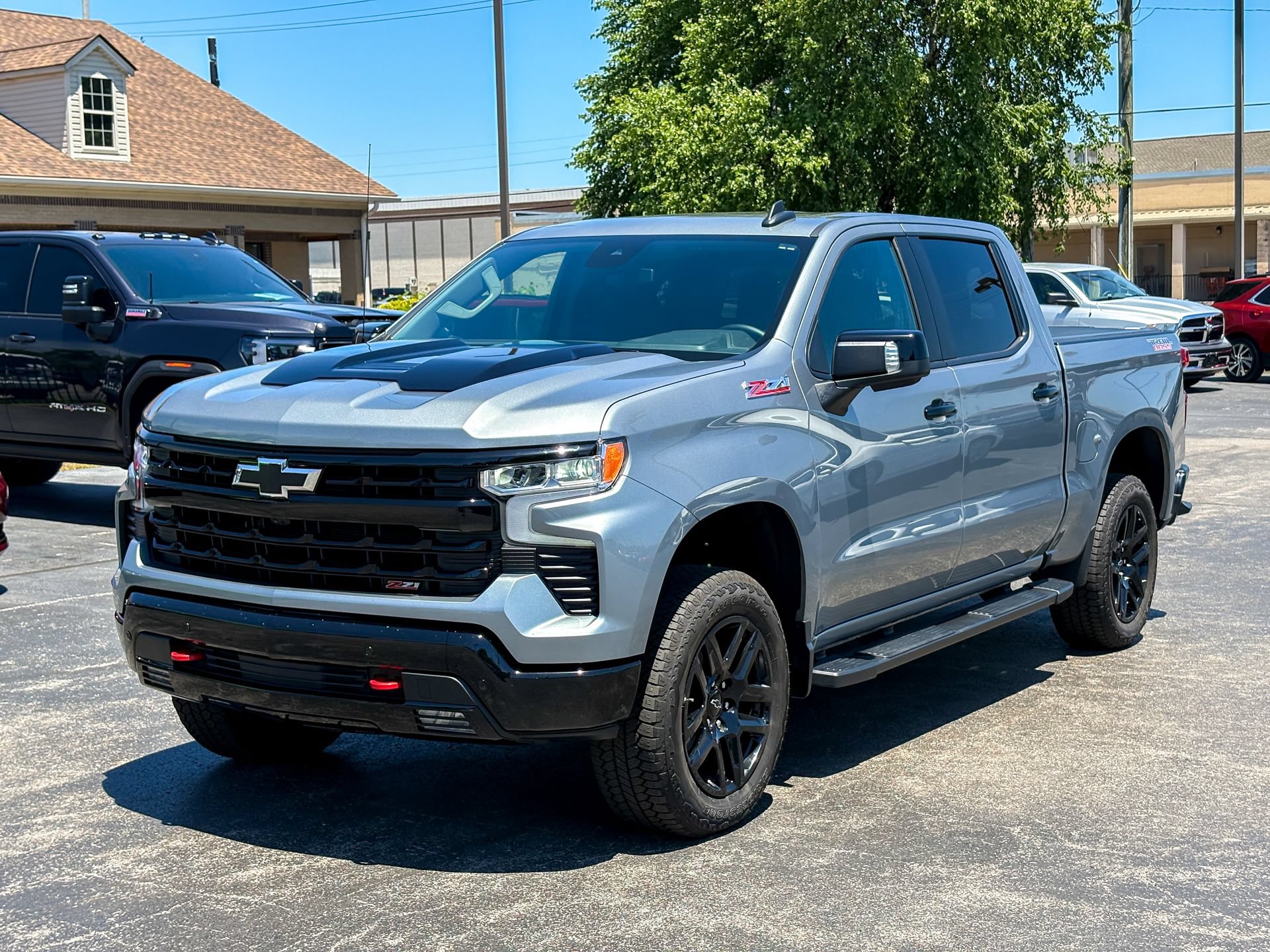 Used 2025 Chevrolet Silverado 1500 LT Trail Boss w/ LT Trail Boss Premium Package AWD/4WD image 5