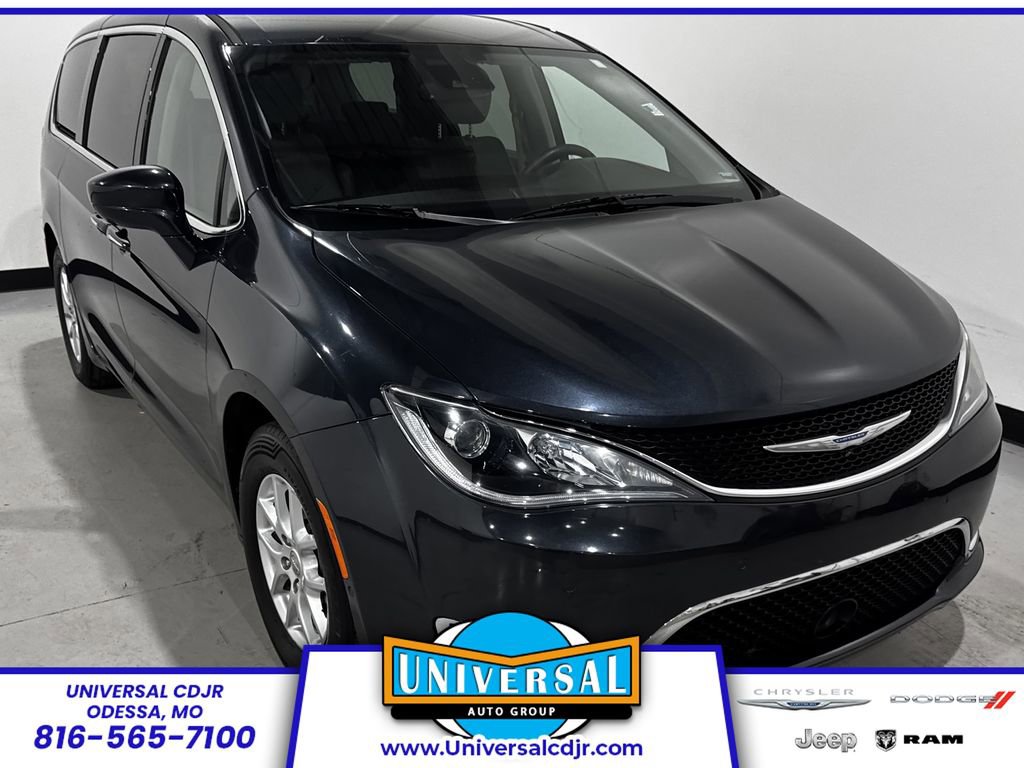 Used 2020 Chrysler Pacifica Touring w/ Advanced Safetytec Group FWD image 1